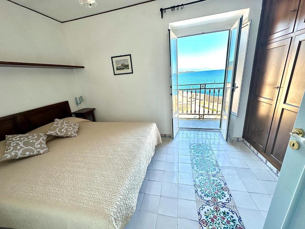Molo Sea View Apartment Cefalu Exterior photo